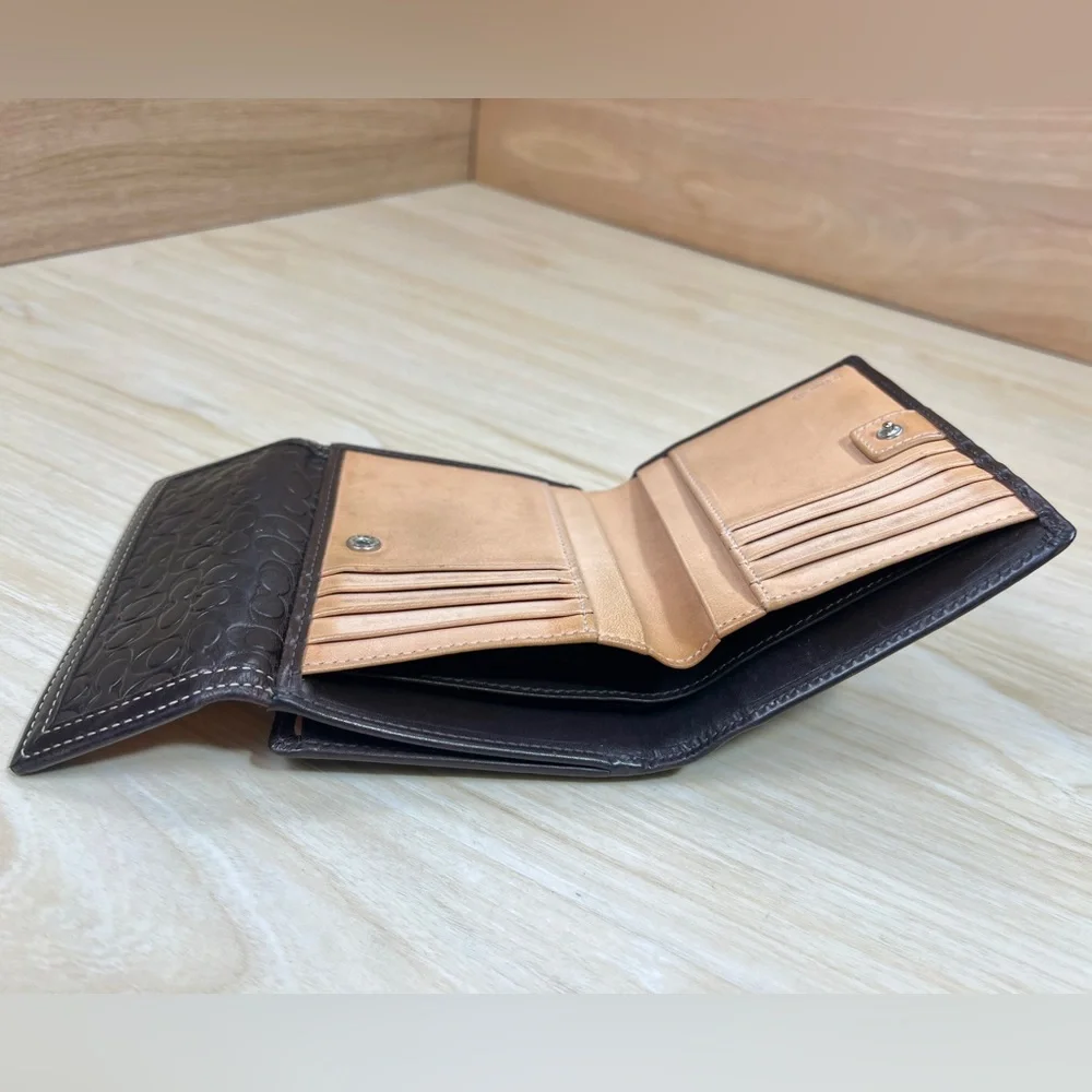 Vintage COACH Coach Brown-Black Embossed Leather Billfold Wallet